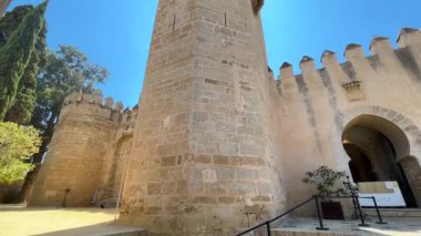 Santa Maria Castillo de San Marcos 'un dış görünüşü, İspanya' nın El Puerto de Santa Maria şehrinde bir cami üzerine inşa edilen 13. yüzyıldan kalma bir kale..