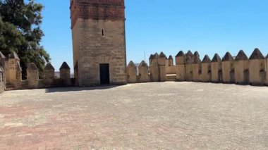 Santa Maria Castillo de San Marcos 'un dış görünüşü, İspanya' nın El Puerto de Santa Maria şehrinde bir cami üzerine inşa edilen 13. yüzyıldan kalma bir kale..