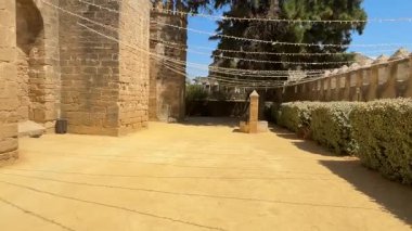 Santa Maria Castillo de San Marcos 'un dış görünüşü, İspanya' nın El Puerto de Santa Maria şehrinde bir cami üzerine inşa edilen 13. yüzyıldan kalma bir kale..