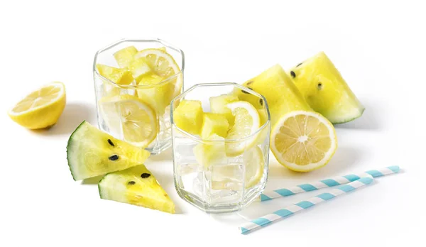 Cool Fresh Yellow Armelon Lemonade Ingredients White Background Концепция Вегетарианской — стоковое фото