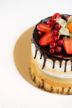 Arka planda böğürtlenli kek, kapat.