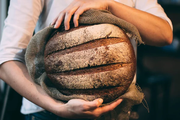 Pão Fresco Mão — Fotografia de Stock