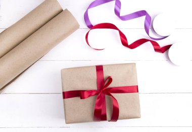 hediye paketi el işi kağıdında