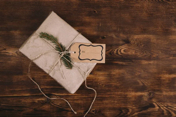 Vánoční Dárková Krabice Izolovaném Dřevěném Pozadí — Stock fotografie