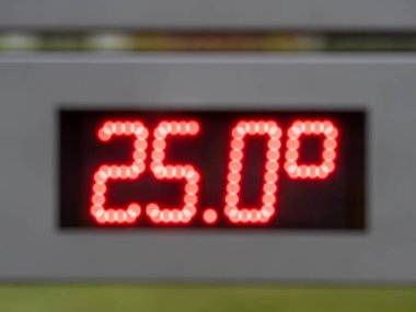 Odaklanamayan Dijital Görünüm 25 Derece Sıcaklık Gösteriyor