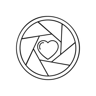 Fotoğraf Aşk Simgesi. Bu minimalist grafik, görsel hikaye anlatımına olan sanatsal bağlılığı ve sevgiyi sembolize eden bir kamera merceği ile kalbi birleştirir..