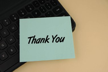 Takdir ve kart konsepti için el yazısıyla teşekkür ederim..