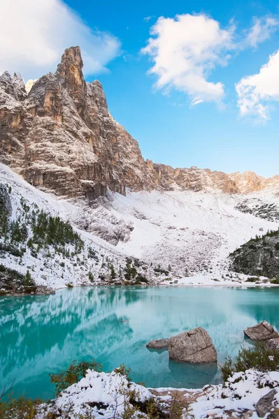 Lago Montagna Nelle Alpi Dolomiti Italia Con Sorprendente Colore Turchese — Foto Stock