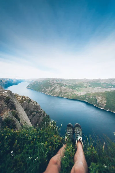 Ben Hängande Från Klippan Äventyr Tid — Stockfoto