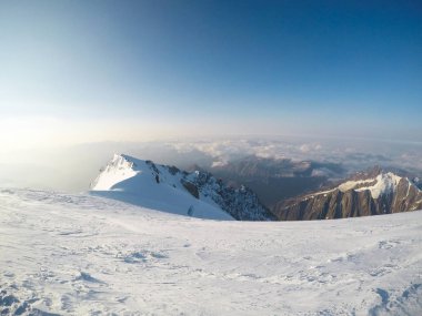 Güzel Mont Blanc tepe gökten görülen Alpleri'nde