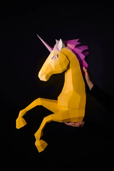 Las Manos Sostienen Unicornio Obras Arte Papel Unicornio Modelo Copiar — Foto de Stock