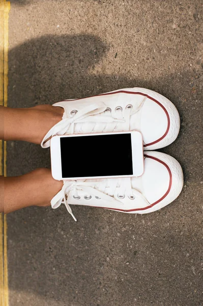 The main view of the phone is on the girl\'s legs with beautiful shoes