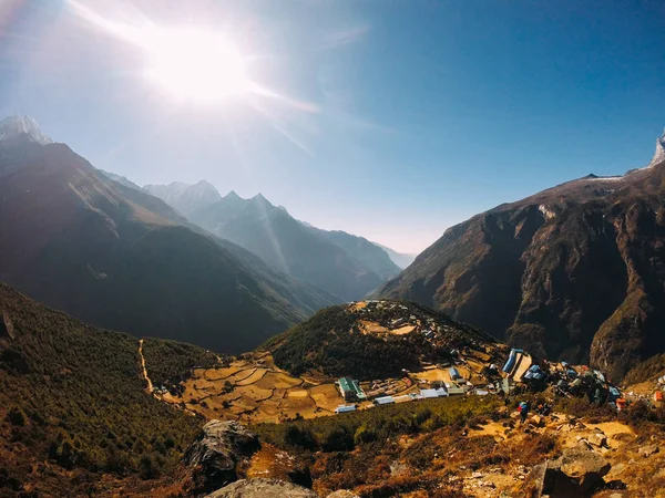 Himalaya är de högsta bergen på jorden — Stockfoto