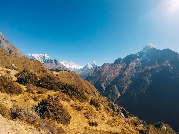 L'Himalaya sono le montagne più alte della terra — Foto Stock