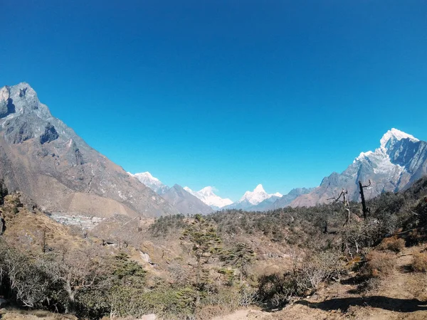 The Himalayas are the highest mountains on earth — Stock Photo, Image