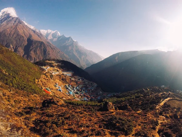 The Himalayas are the highest mountains on earth — Stock Photo, Image