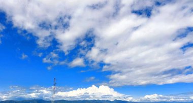 Parlak Gökyüzü ve Görkemli Doğal Görüş ile Çarpıcı Manzara Fotoğrafçılığı