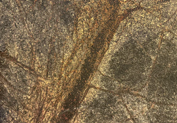 Koyu damarlı ve gri tonlu doğal granit taş mermeri kapat. Dış zemin ve duvar kaplamaları için soyut damarları olan mineral taşları. Kusursuz arkaplan dokusu.