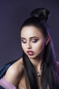 Makyaj ve saç modeli ile Muhteşem esmer