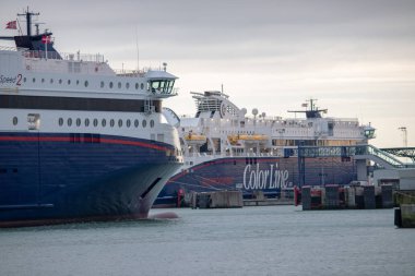 Hirtshals, Danimarka - 23 Kasım 2017: Feribot Superspeed 1 ve Superspeed 2 Hirtshals, Kuzey Danimarka '. Her iki feribot aittir ve renkli tarafından işletilen. 