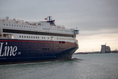 Hirtshals, Danimarka - 23 Kasım 2017: Feribot Superspeed 2 Hirtshals, Kuzey Danimarka içinde. Larvik Hirtshals rotasındaki renkli tarafından işletilen hizmetindeki SuperSpeed 2 olduğunu. 