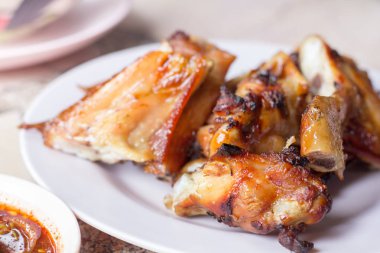 Izgara tavuk ayrıntılı görünümünü. Izgara tavuk göğsü dilim.