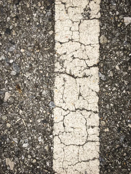 Weiße Linien Auf Einer Asphaltierten Straße Enge Schärfentiefe — Stockfoto