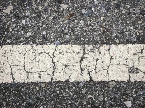 Linee Bianche Una Strada Asfaltata Stretta Profondità Campo — Foto Stock