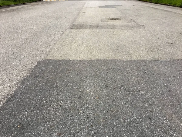 Strada Danneggiata Con Buchi Pozzanghera Strada Asfaltata — Foto Stock