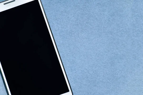 Мобільний Телефон Лежить Поверхні Синій — стокове фото