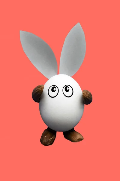 动画搞笑鸡蛋与眼睛 胳膊和腿 就像兔子一样 — 图库照片