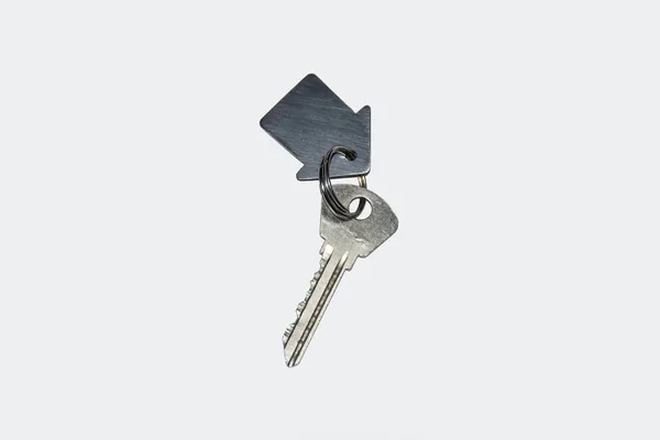 Schlüssel Mit Hausgemachtem Schlüsselanhänger Form Eines Hauses Isoliert Auf Weißem — Stockfoto