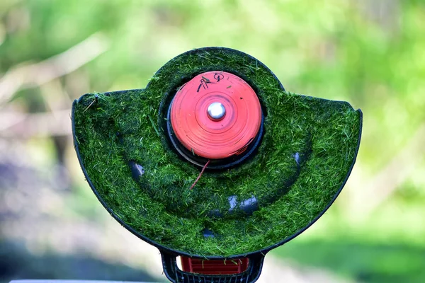 Los Momentos Simples Vida Trabajo Ordinario Jardín Hombre Recorte Hierba — Foto de Stock