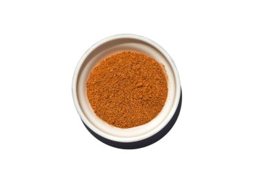 Beyaz arka plan üzerinde izole zemin kırmızı biber ile Tabak çanak