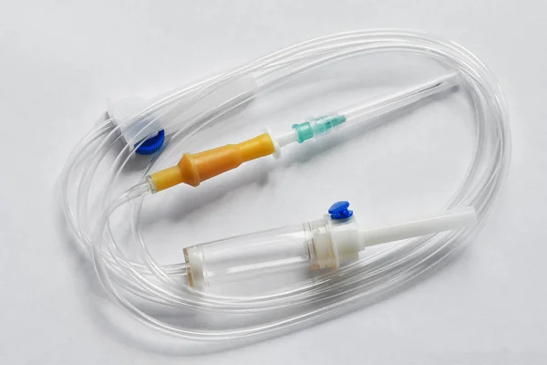 Tıbbi intravenöz infüzyon beyaz arka plan üzerinde ayarlayın