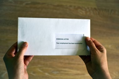 Masaüstünde Görevden Alma Mektubu Alma
