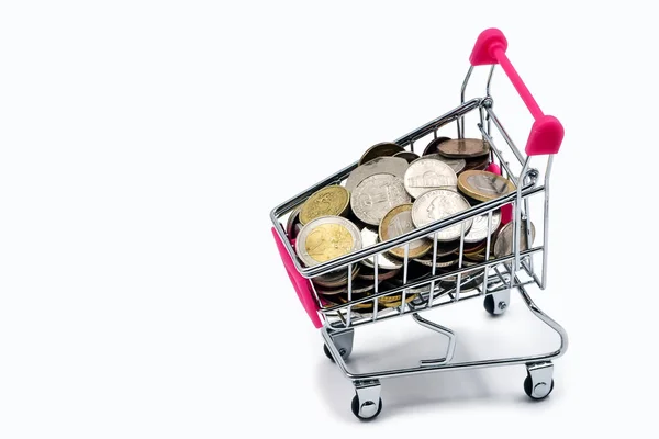 白い背景に隔離された小さなショッピングカートやミニスーパーマーケットトロリーのバリエーション 全世界のコインを持つトロリー — ストック写真