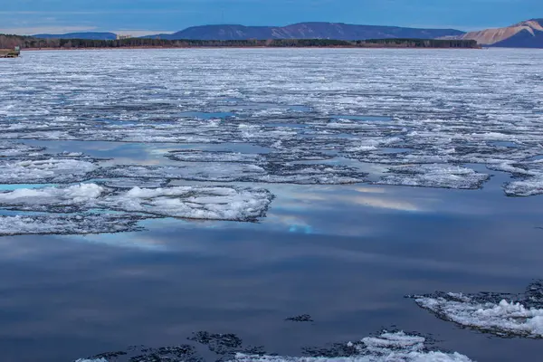 Water en ijs — Stockfoto