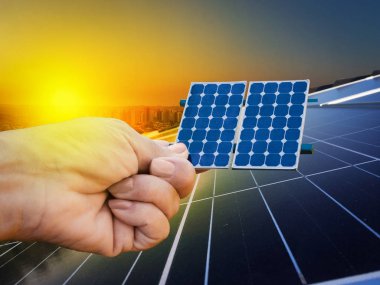 Çatıda fotovoltaik enerji santrali yüklemesini bir residenti