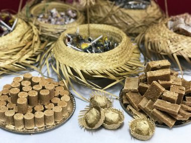 Imperio parti tipik gıda tablosu: paoca şeker, lolipop, kek, Dulce de leche, fıstık şekeri. Tradicional Festa Junina parti Brezilya kültür kavramı görüntü.