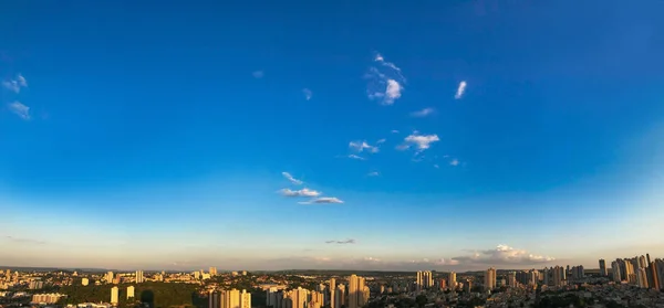 Ribeirao Preto City Skyline στο ηλιοβασίλεμα - Σάο Πάολο, Βραζιλία — Φωτογραφία Αρχείου