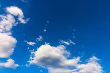 Gün batımında gökyüzü - Dramatik renkler arka plan