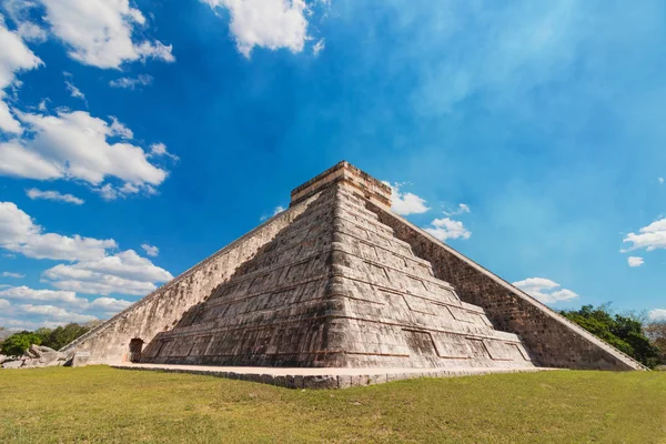 Mexico Chichen Itza Maya Ruins - The El Castillo pyramid. Uxmal, — Stock Photo, Image