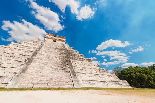 Mexico Chichen Itza Maya Ruins - The El Castillo pyramid. Uxmal, — Stock Photo, Image