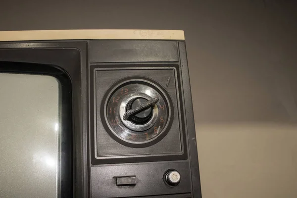 Vintage - alter Retro-Fernseher und Radio - Konzeptbild der 80er Jahre — Stockfoto