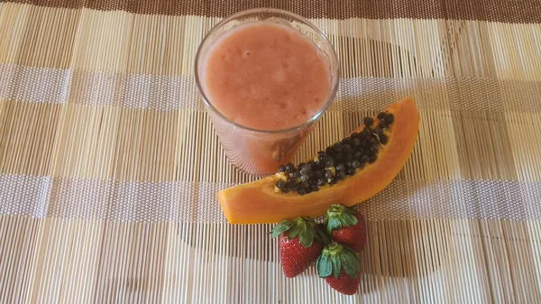 Vegansk Vitamin Bordet Jordgubbe Papaya Och Banan Mix — Stockfoto