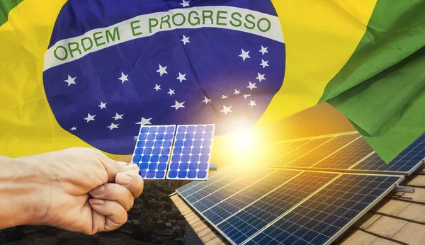 Painel Solar Imagem Conceito Instalação Fotovoltaica Com Bandeira Brasileira Pôr — Fotografia de Stock