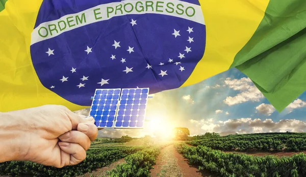 Painel Solar Imagem Conceito Instalação Fotovoltaica Com Bandeira Brasileira Pôr — Fotografia de Stock