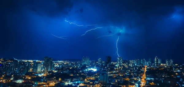 Cielo Oscuro Rayos Trueno Horizonte Ciudad —  Fotos de Stock