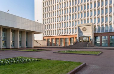 Novosibirskaya Oblastı yasama meclisi binasının cephe